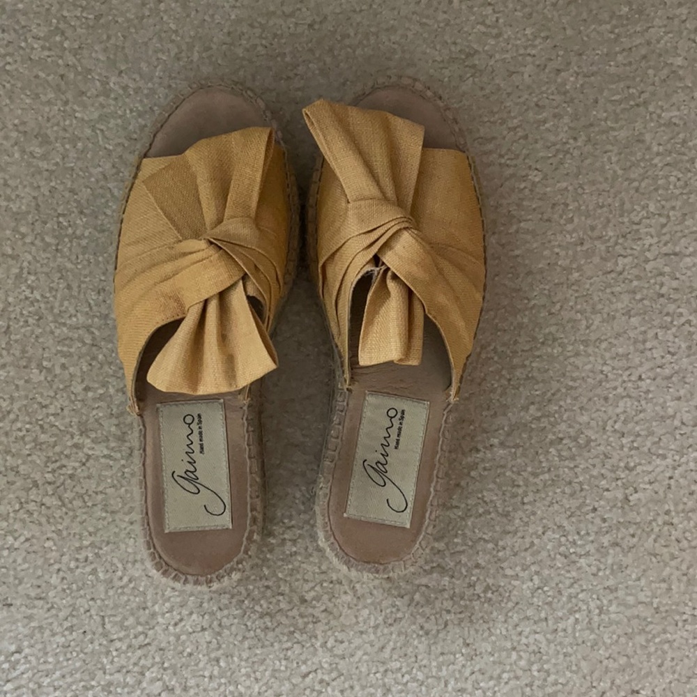 Gainmo yellow linen platform slides